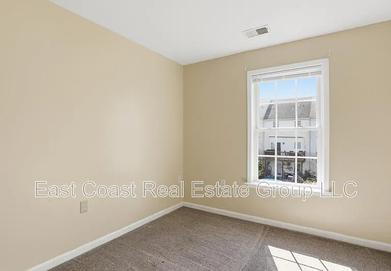 24 Mabel Ln — Photo 18