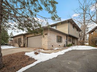 1849 Eagle Ridge Dr, Mendota Heights, MN 55118