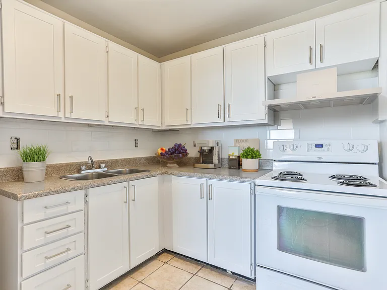 500 Duplex Ave #1606 — Photo 5
