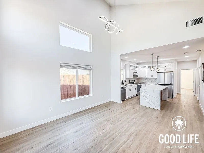 3 bed, 2.0 bath, 1167 sqft, $3,700 — Photo 4