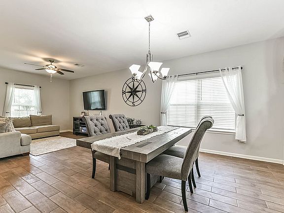 4th image of 3418 Lethbridge Dr