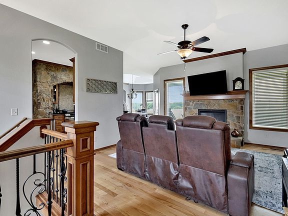5th image of 3045 N Willow Crk