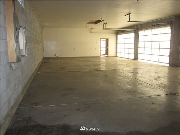 4th image of 1320 N Brook Lane