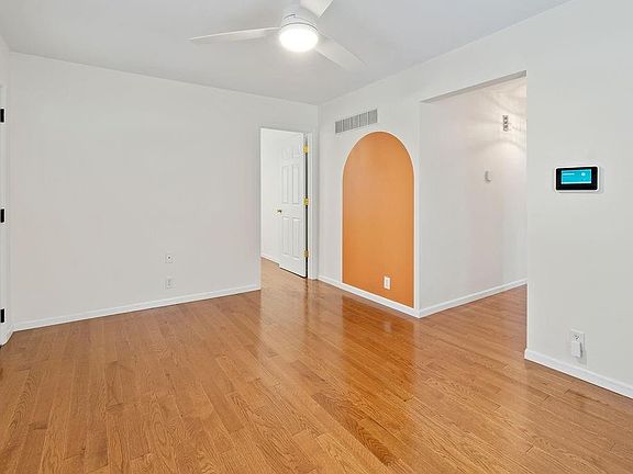 3rd image of 19 E 79th St
