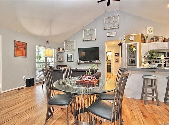 4th image of 934 Green Circle Dr