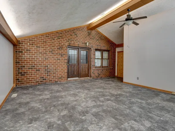3973 Wadsworth Rd, Barberton, OH 44203