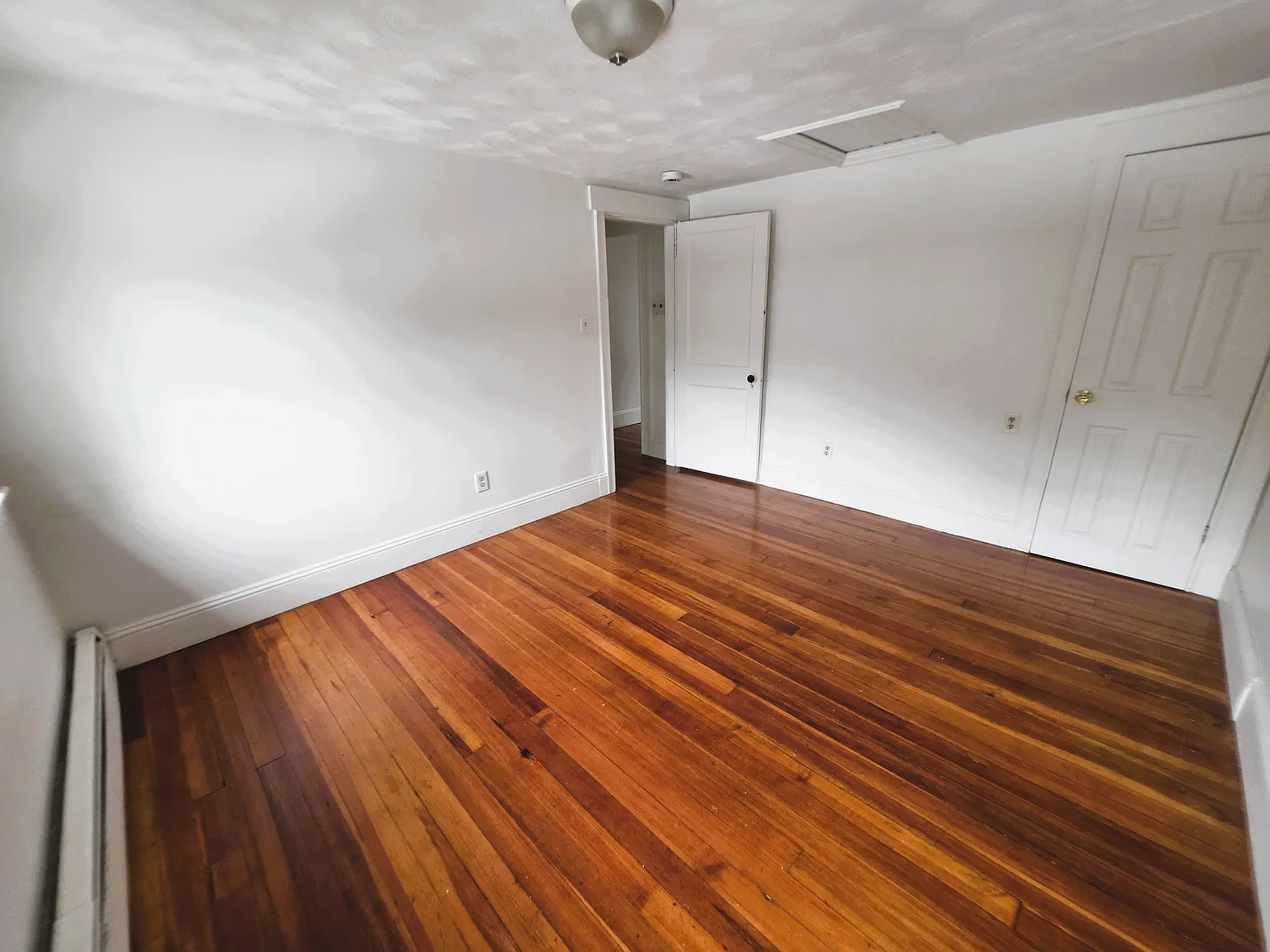 3 bed, 1017 sqft, $2,950 — Photo 2
