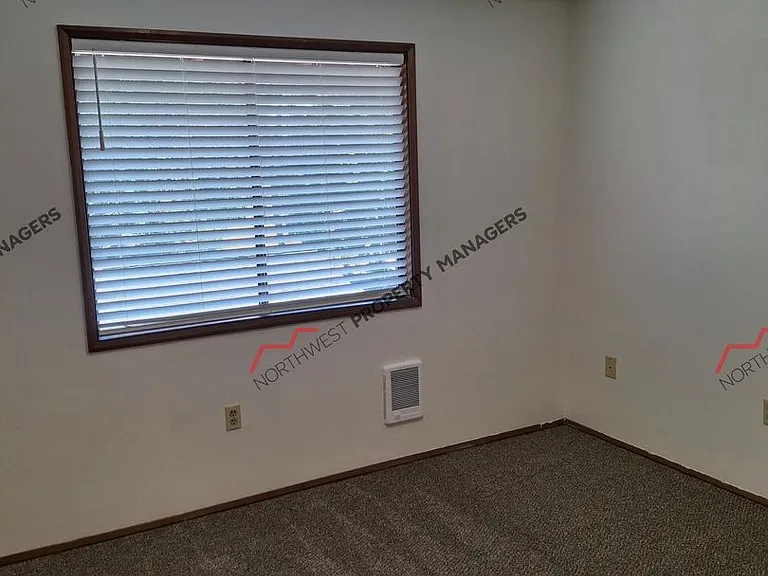 1301-1305 NW Airport Rd — Photo 31
