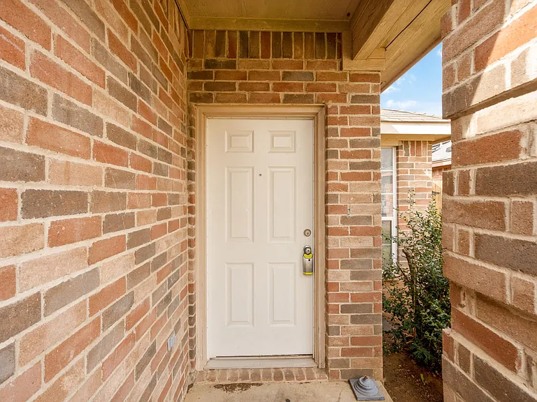 9212 Coral Ln — Photo 2