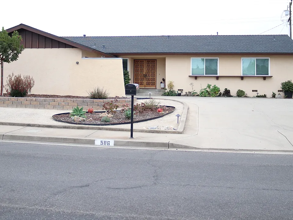 586 Poppy Ln