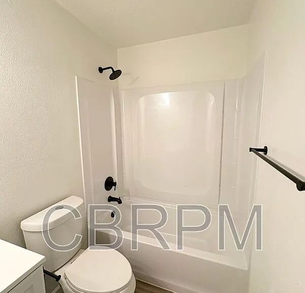 401 NW 8th St #12 — Photo 8