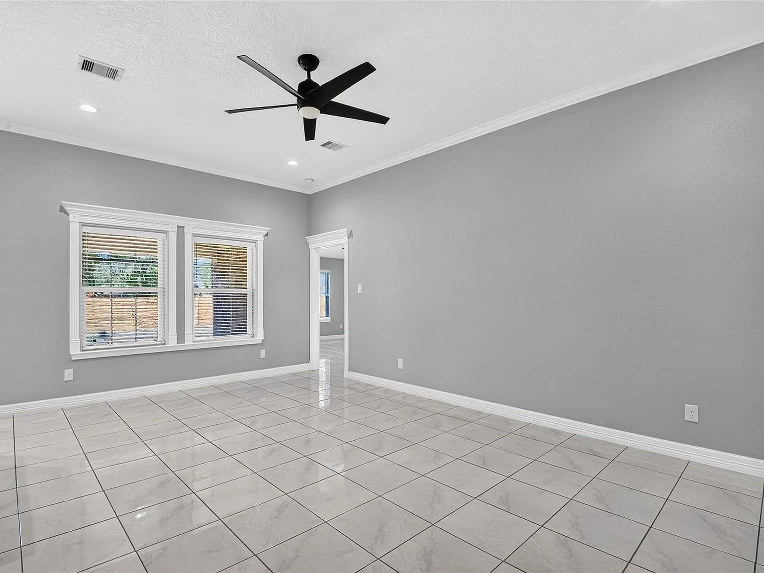 3 bed, 2.0 bath, 1545 sqft, $2,000 — Photo 4