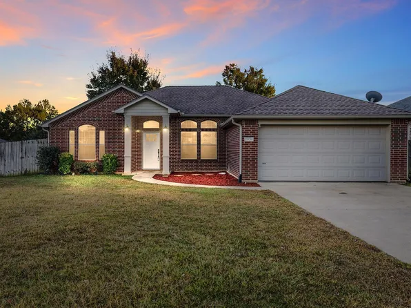 2038 Cumberland Dr, Longview, TX 75601