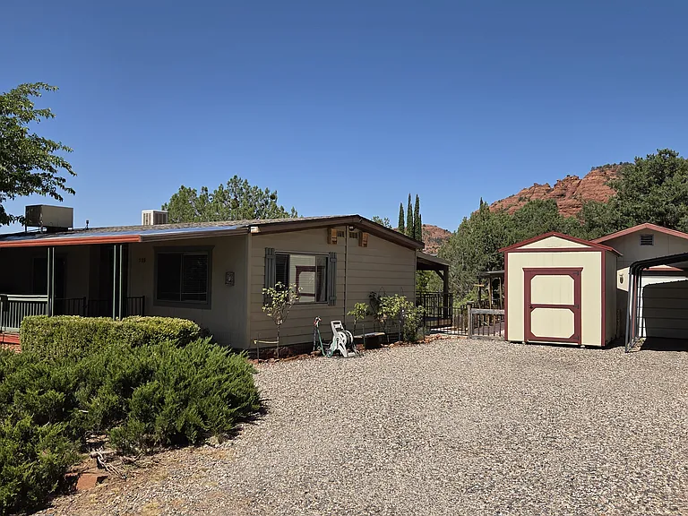 735 Sunshine Ln — Photo 4