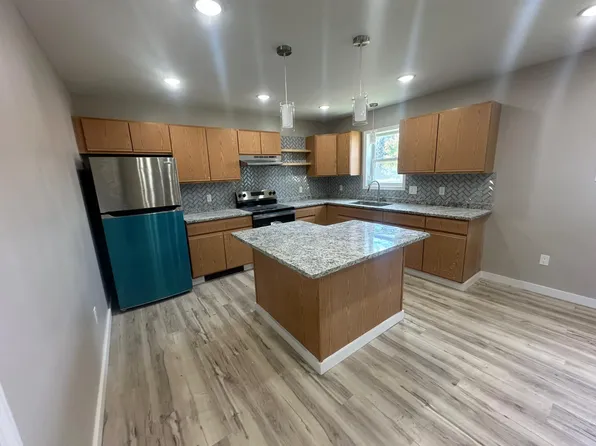 62 Ivy Ct #62, Groton, CT 06340