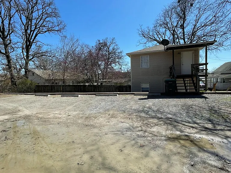 703 Goingsnake St — Photo 10