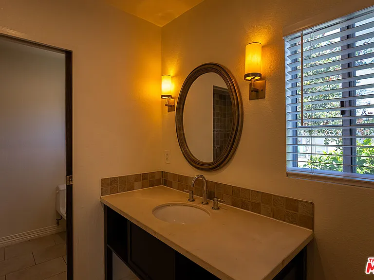 5766 Newcastle Ave — Photo 20