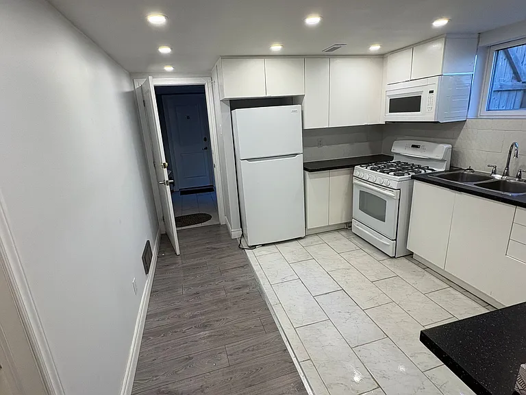135 Bonham Blvd #BASEMENT — Photo 26