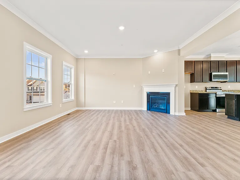 705 Ravenshire Ct — Photo 11
