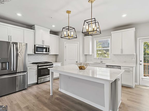 3rd image of 6504 Brooklake Ct