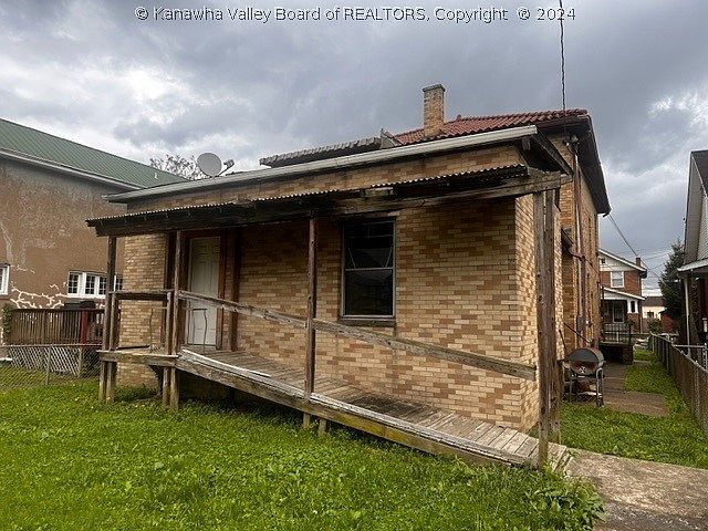 2nd image of 521 Maxwell St