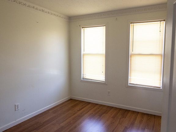 4th image of 1129 Huffman Ave
