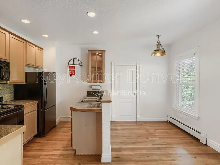 322 E Cedar Ave #A — Photo 9