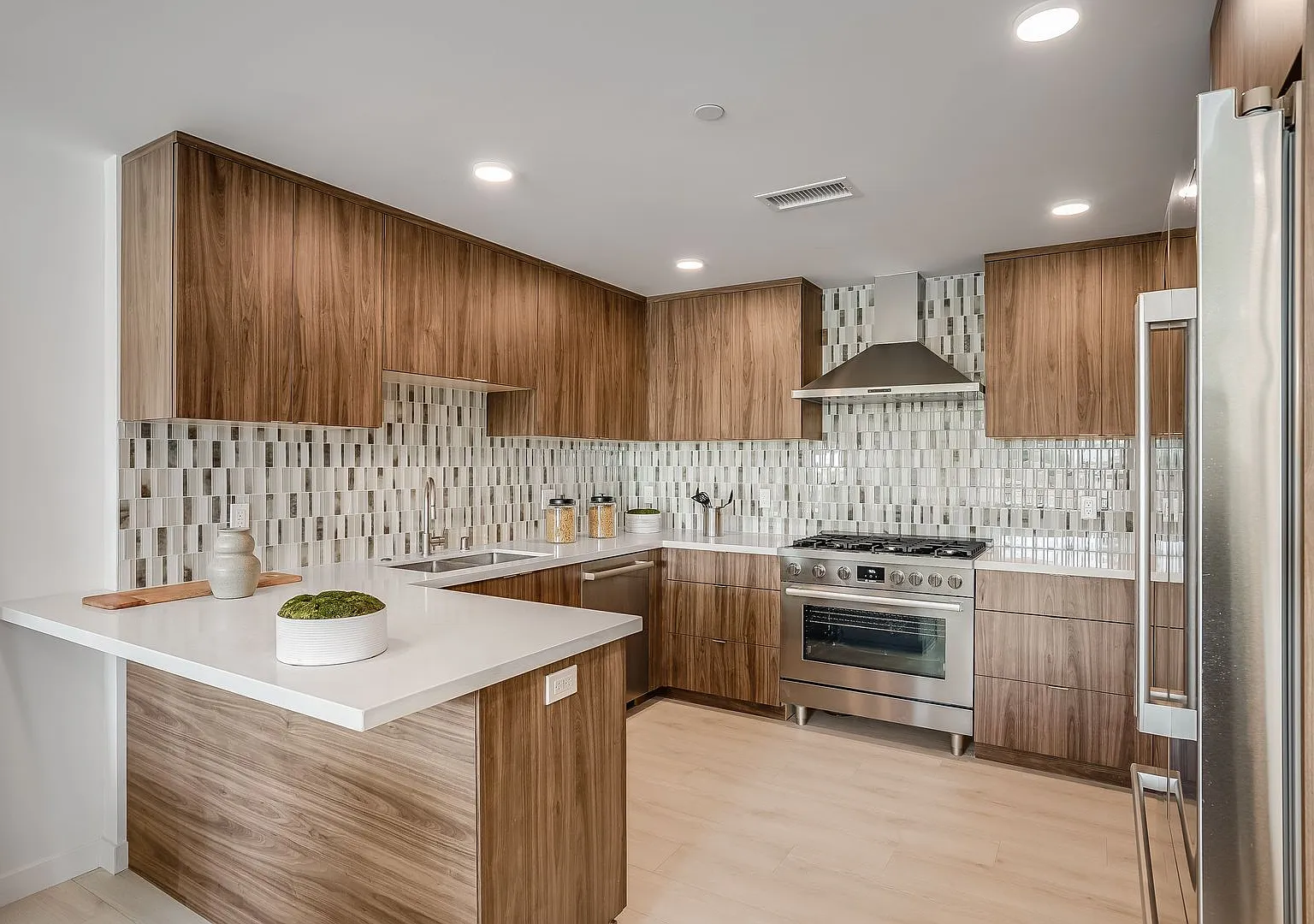 Shenandoah Plaza LLC — Photo 1