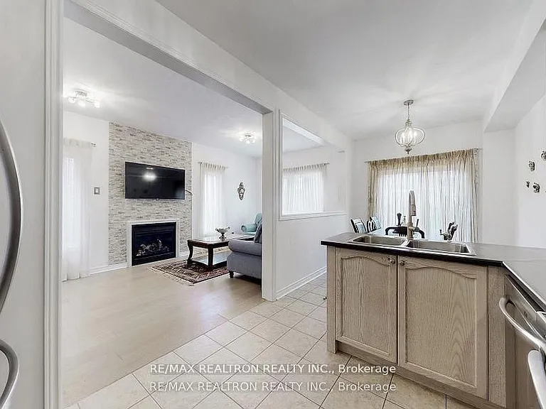 37 Jonas Millway Whitchurch — Photo 12