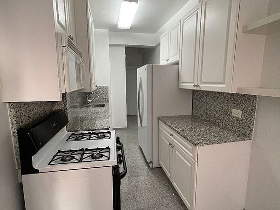 4th image of 175 W 79th St #9B