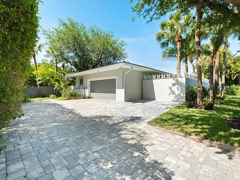 1635 Seabreeze Blvd — Photo 25