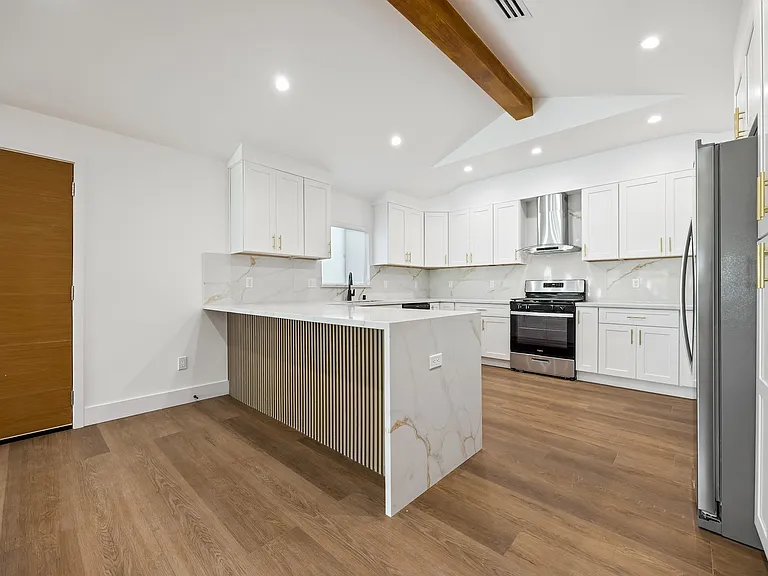 212 W 64th St #A — Photo 22