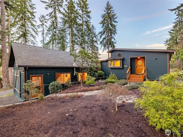 6897 Helena Street, Clinton, WA 98236