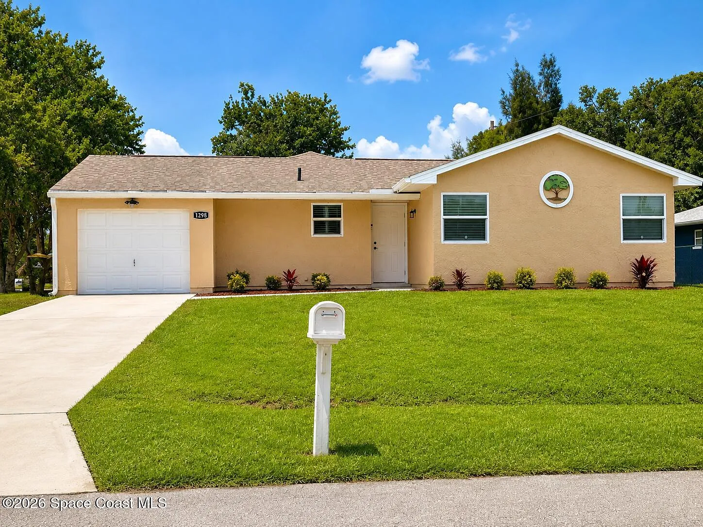 3 bed, 1436 sqft, $1,950 — Photo 1