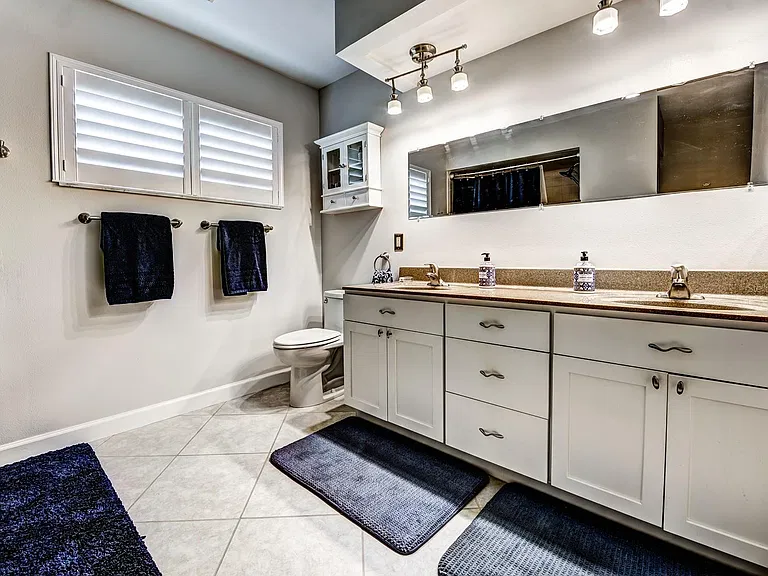 130 Southampton Pl #360 — Photo 21