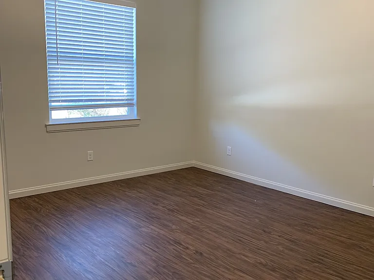 3240 Sandage Ave — Photo 12