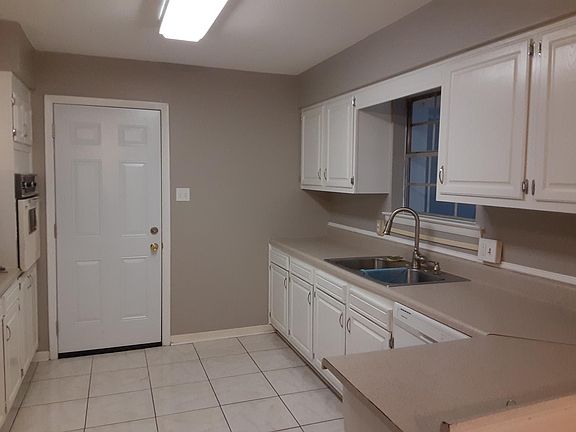 3rd image of 107 Walz Cir