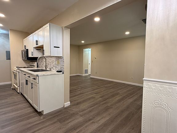 2nd image of 52 Shrewsbury Green Dr Unit D