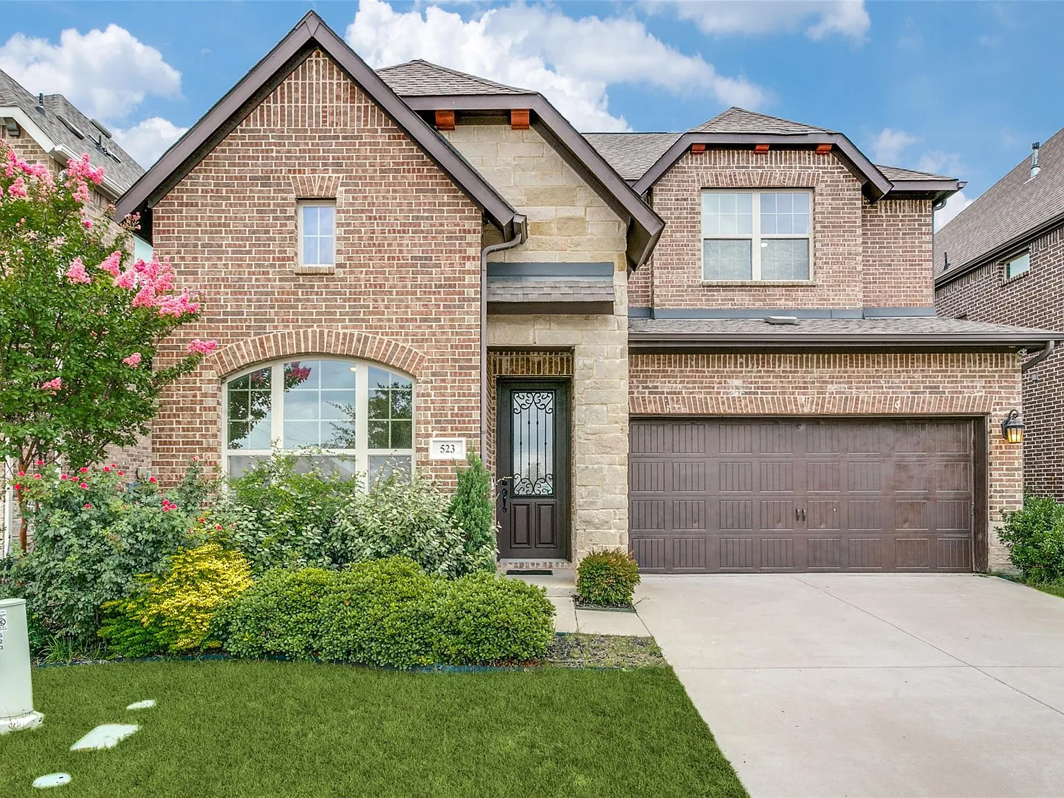 4 bed, 2413 sqft, $3,899 — Photo 1