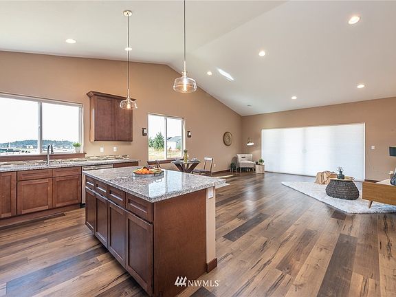 5th image of 18717 110th Avenue Ct E