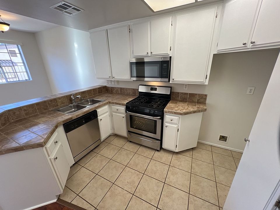 204 4411 Cahuenga Blvd Toluca Lake, CA Zillow