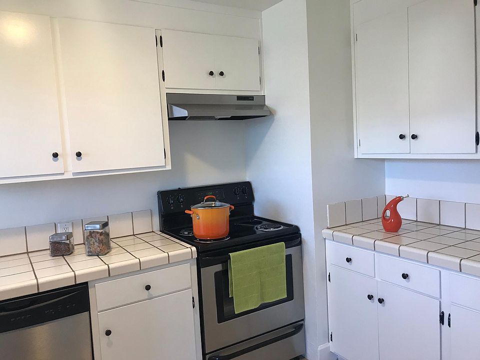 1st image of 1624 Ontario Dr APT 12