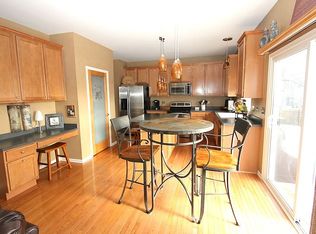 6 Lilac Ct, Bolingbrook, IL 60490