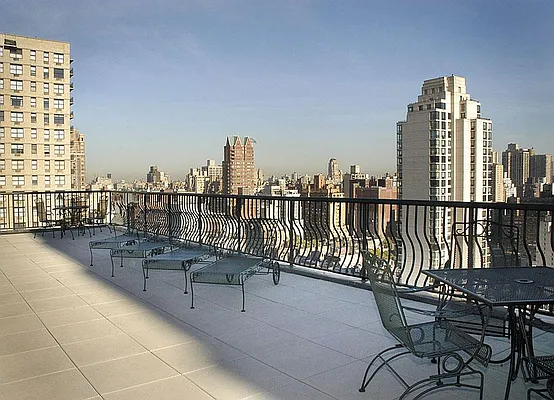 Sold by Warburg | media 8
