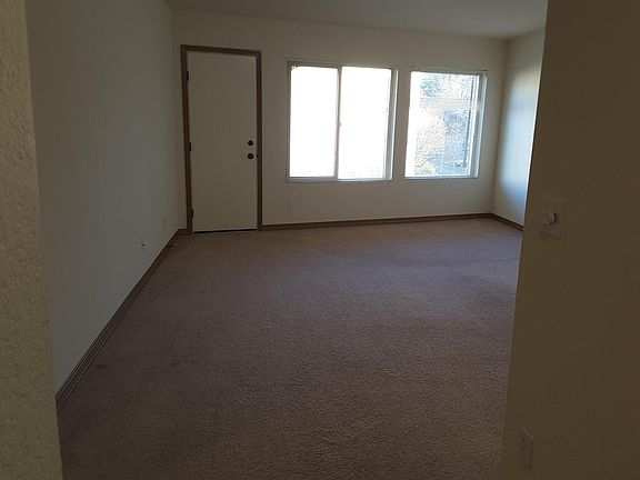 5th image of 11500 Pinehurst Way NE #412