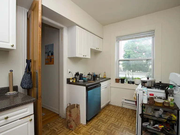 312 Lee St #2 — Photo 5