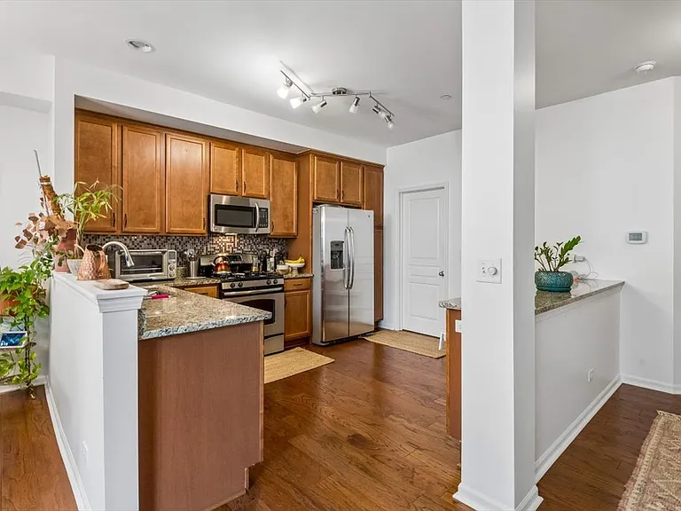 2419 Birch St — Photo 5