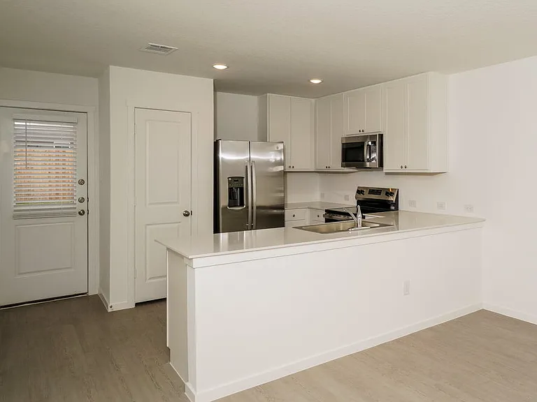 543 Roquefort St — Photo 6