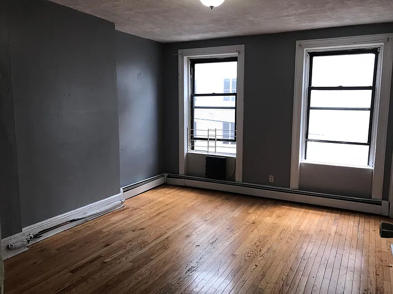 16 Westervelt Pl #3 — Photo 1