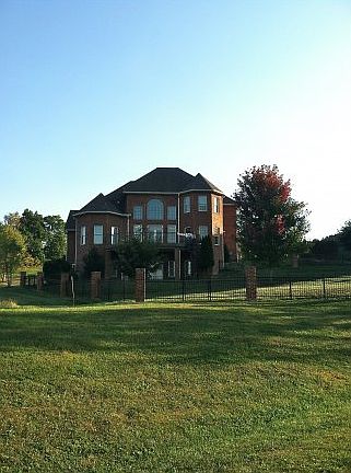 3rd image of 202 Hayfield Dr